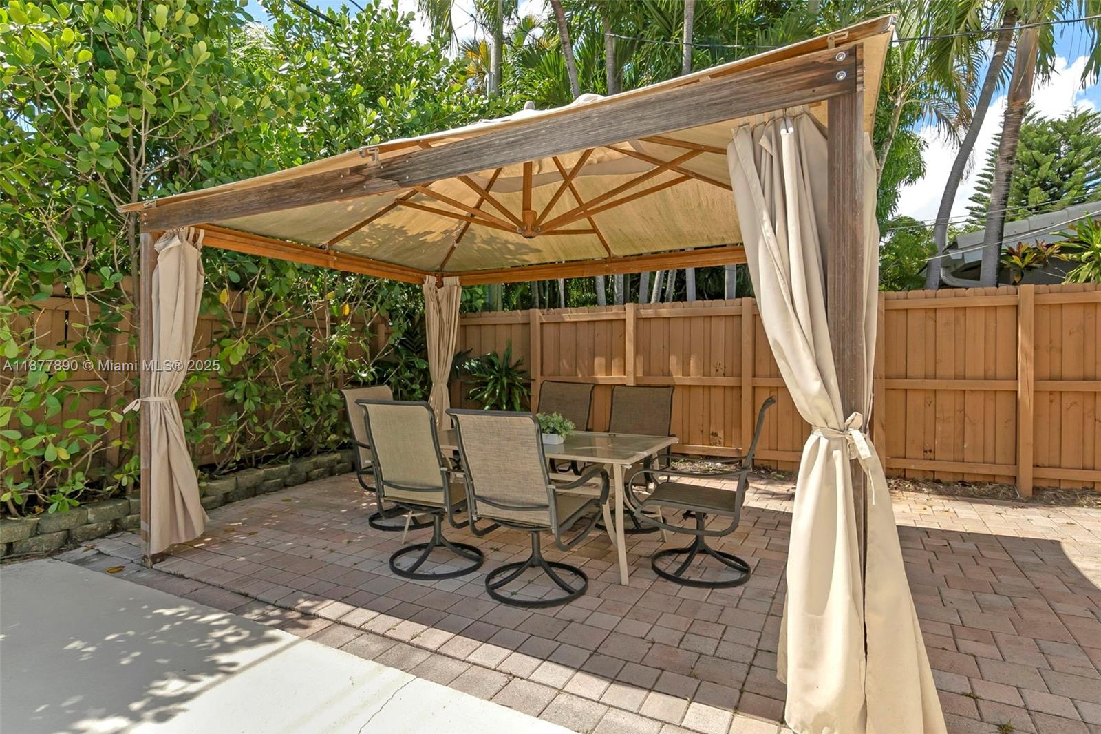 CORAL WOODS - Residential
