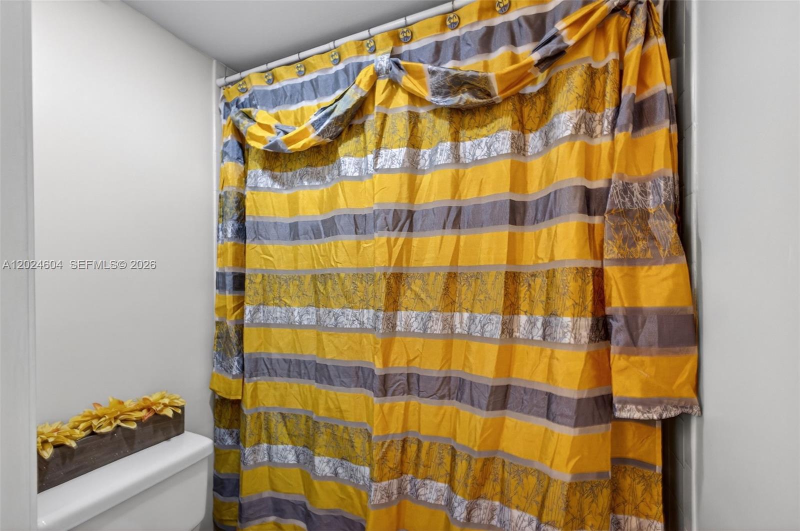 WINDSOR WALK CONDO - Residential Lease