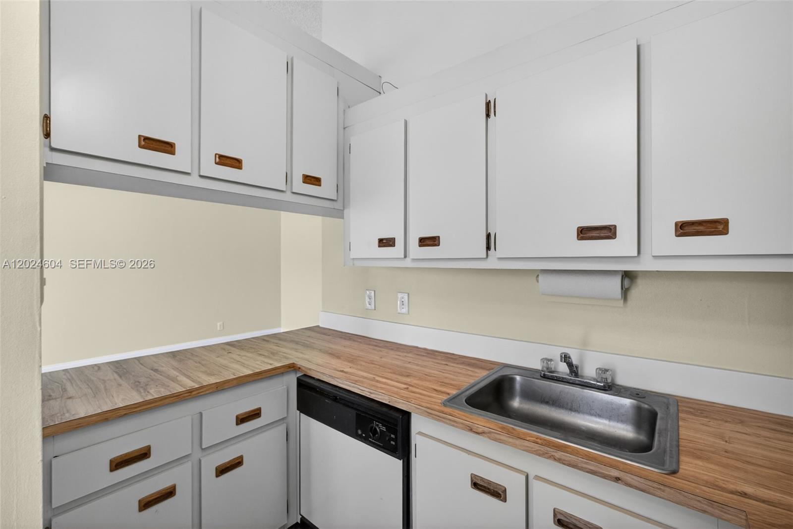 WINDSOR WALK CONDO - Residential Lease