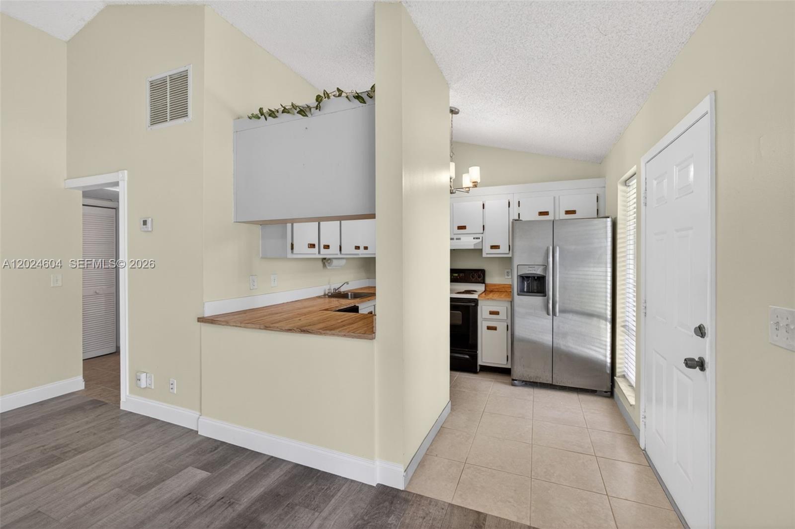 WINDSOR WALK CONDO - Residential Lease