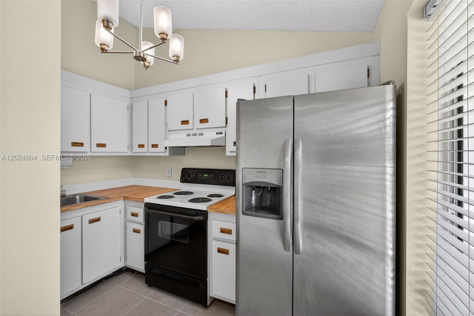 WINDSOR WALK CONDO - Residential Lease