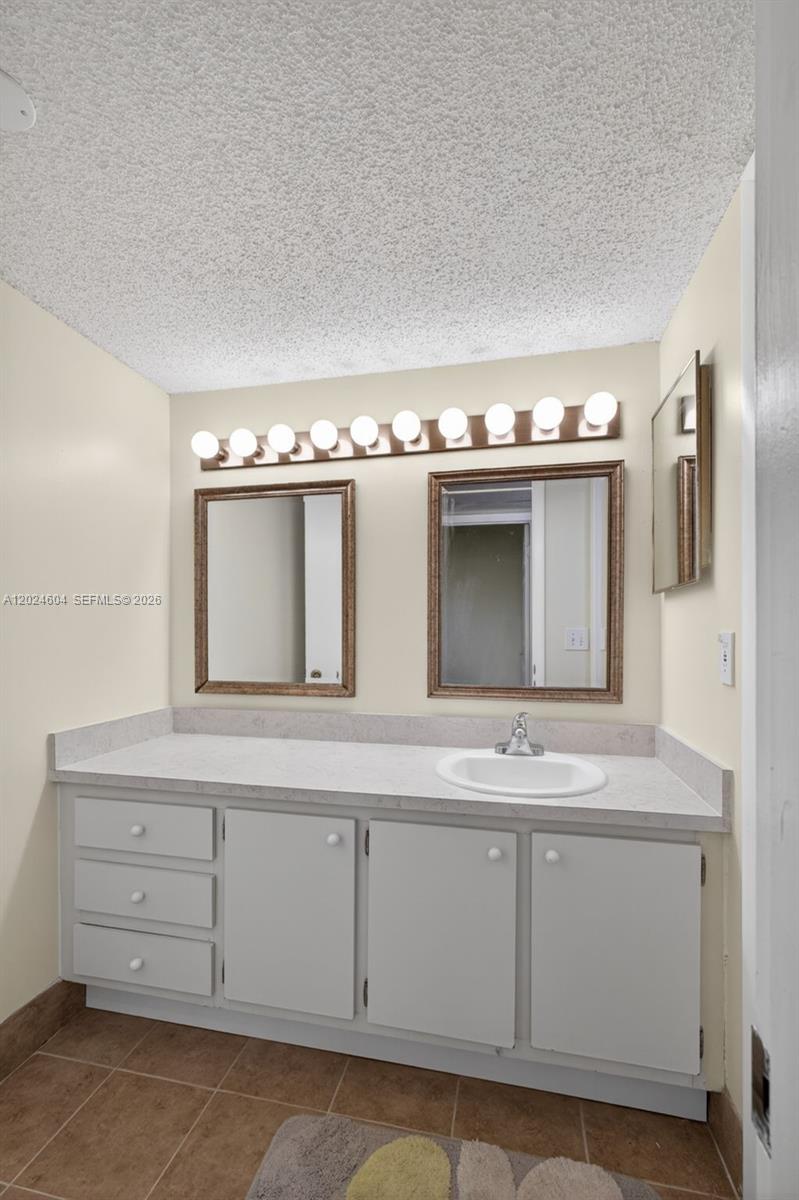 WINDSOR WALK CONDO - Residential Lease