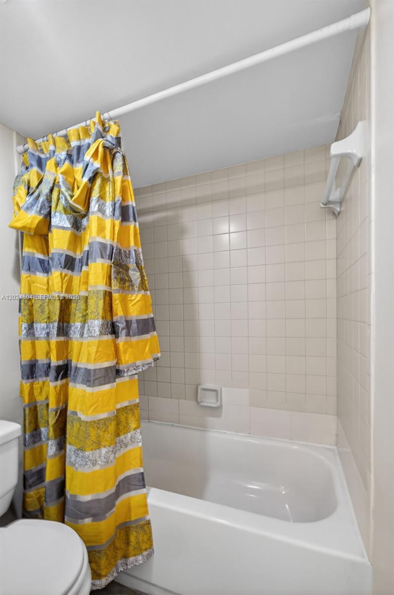 WINDSOR WALK CONDO - Residential Lease