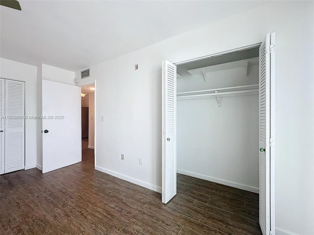 THE KNIGHTSBRIDGE CONDO - Residential