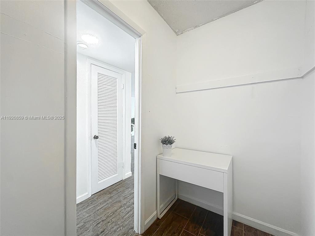 THE KNIGHTSBRIDGE CONDO - Residential