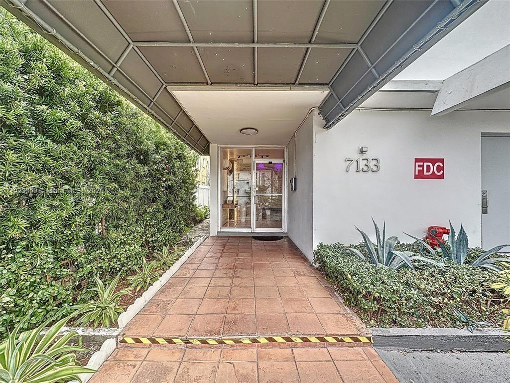 THE KNIGHTSBRIDGE CONDO - Residential