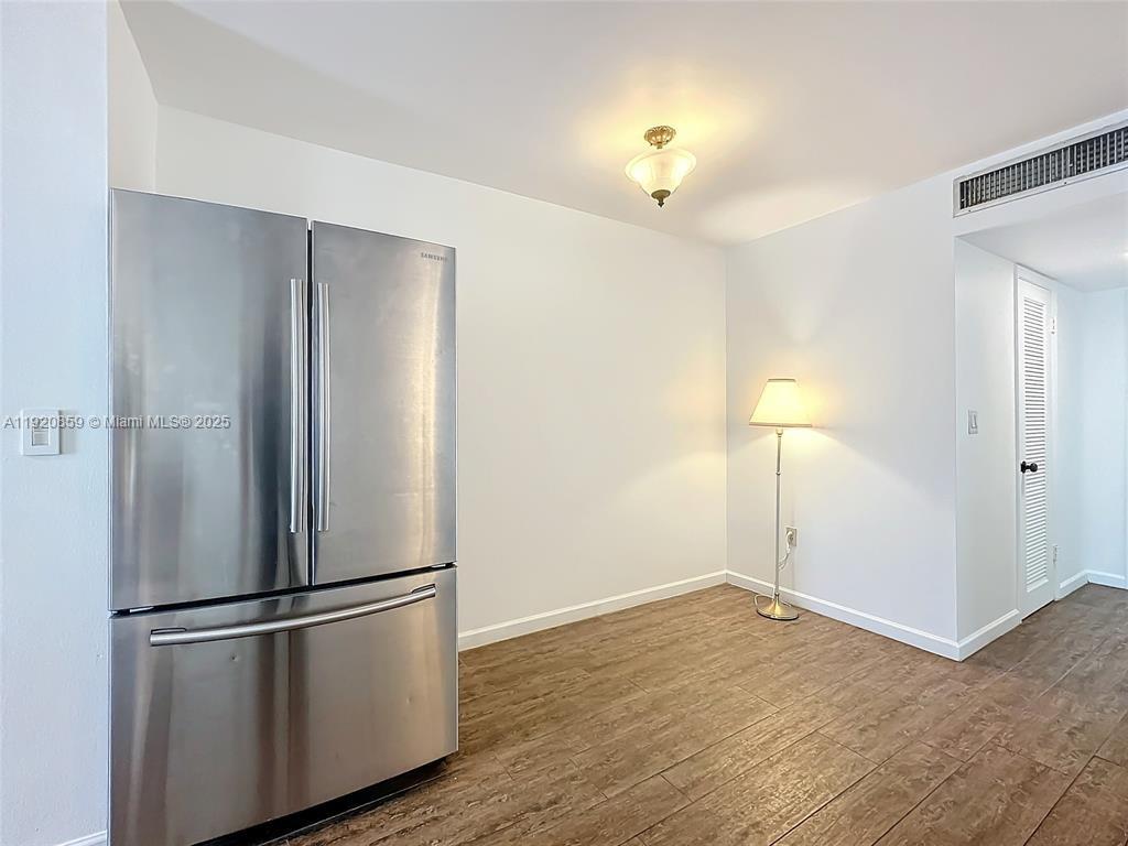 THE KNIGHTSBRIDGE CONDO - Residential