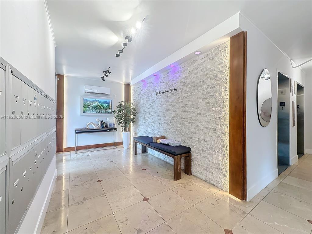 THE KNIGHTSBRIDGE CONDO - Residential