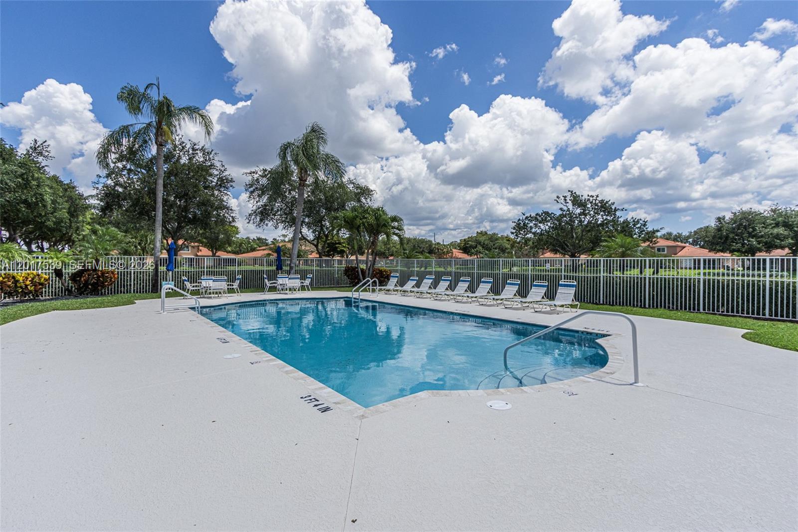 SANTA CRUZ - Residential