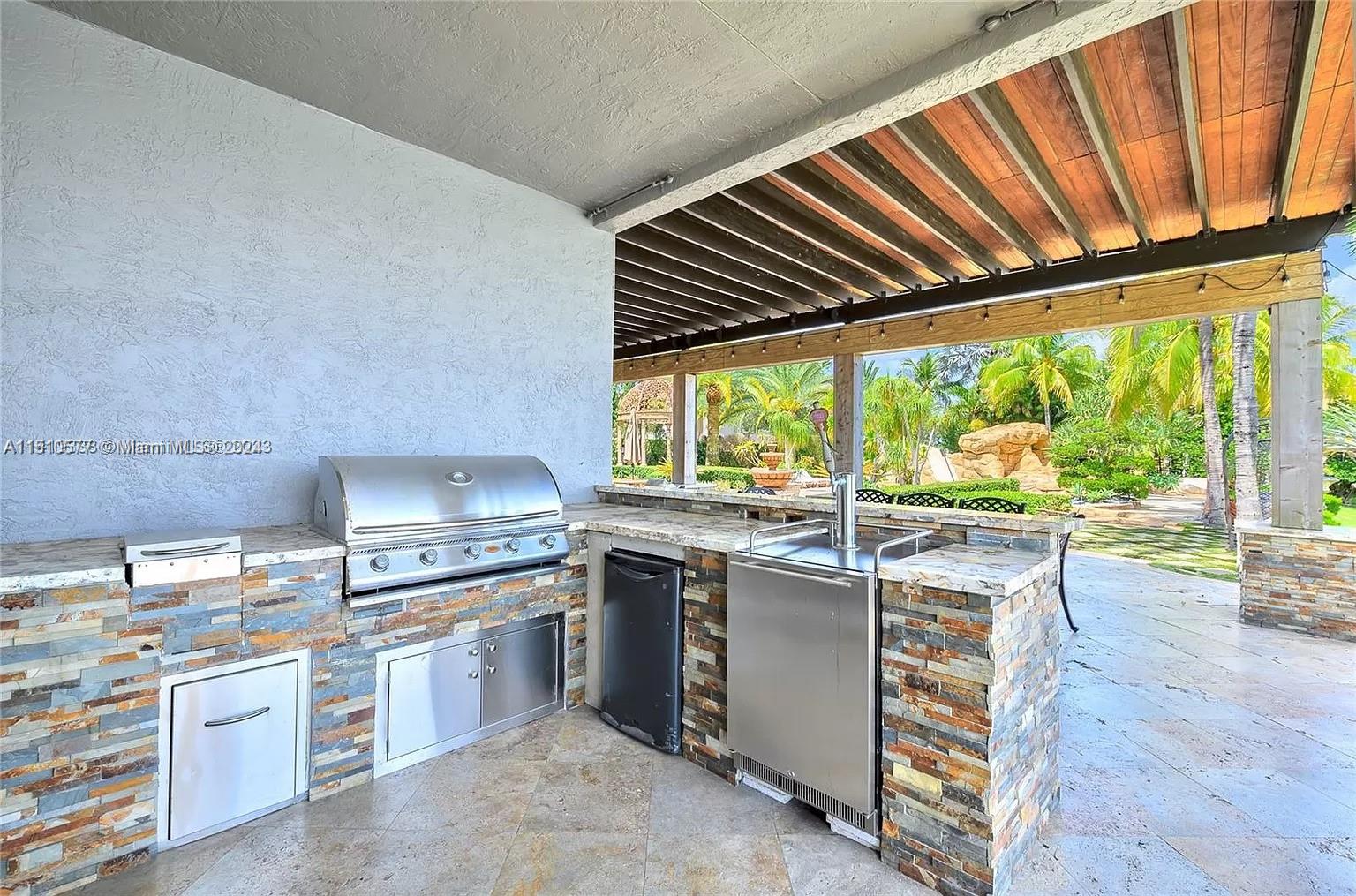 SESSA EIGHT - Residential Lease