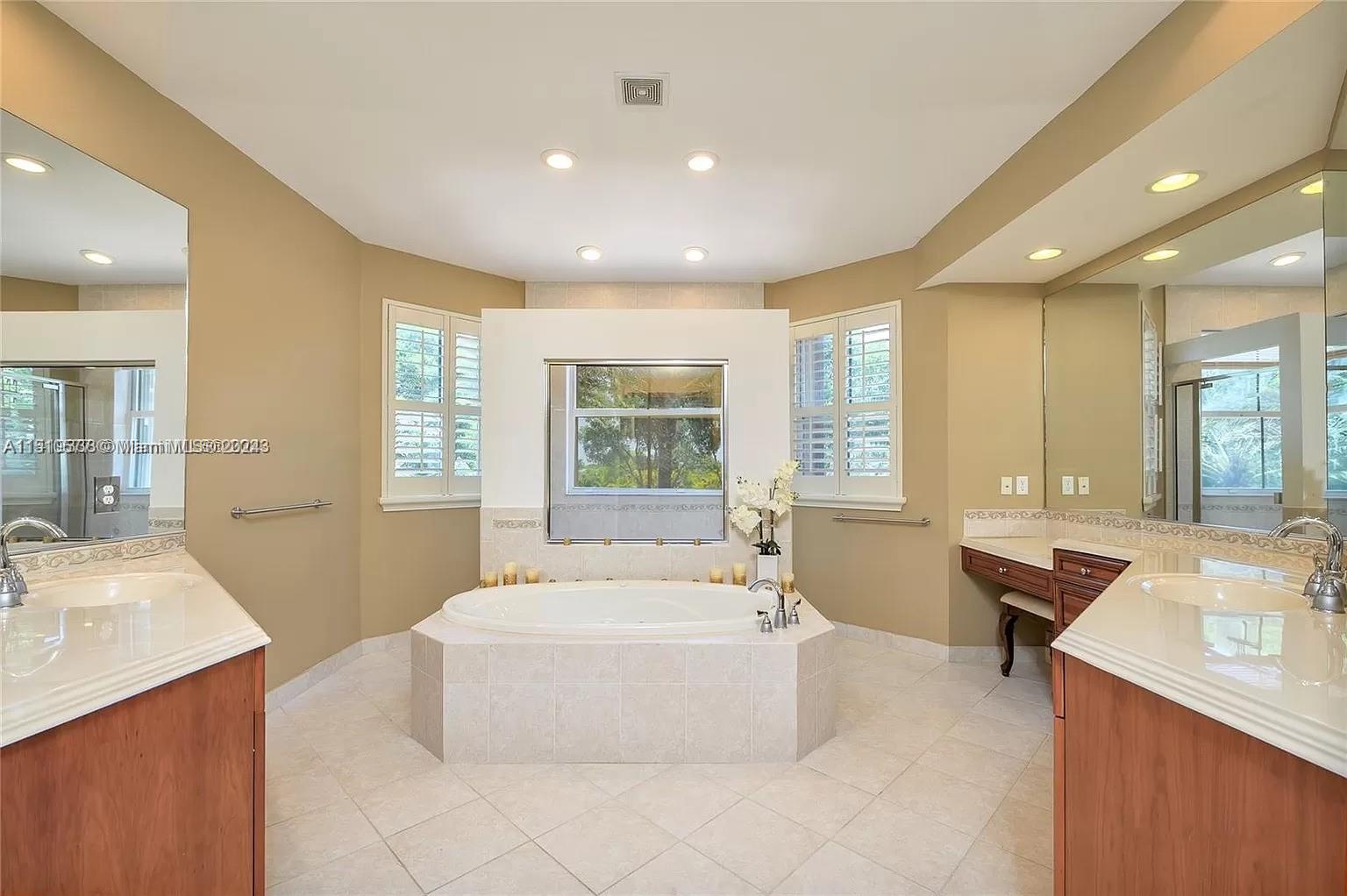 SESSA EIGHT - Residential Lease
