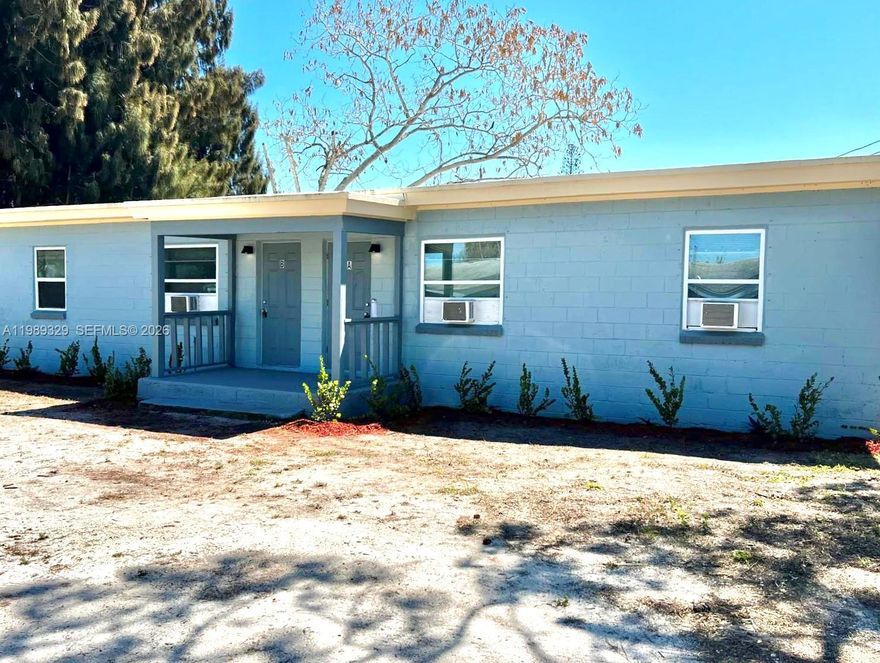 Beautifully remodeled 2-bed, 1-bath apartment in Fort Pierce. Features new appliances and convenient parking. Ideally located near parks, beaches, and popular local destinations such as Harbour Pointe Park, Fort Pierce Inlet State Park, and Old Fort Park. Close to shopping, dining, and everyday conveniences.