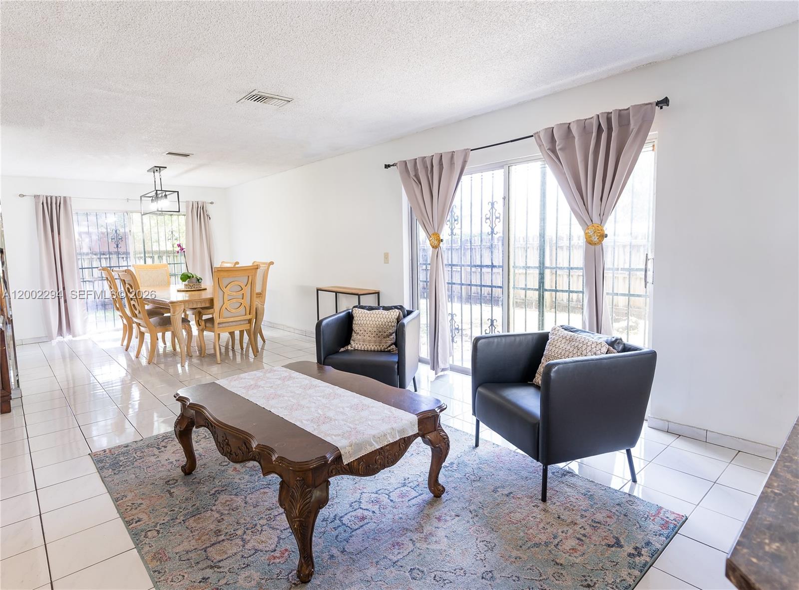 COUNTRY LAKE PARK - Residential