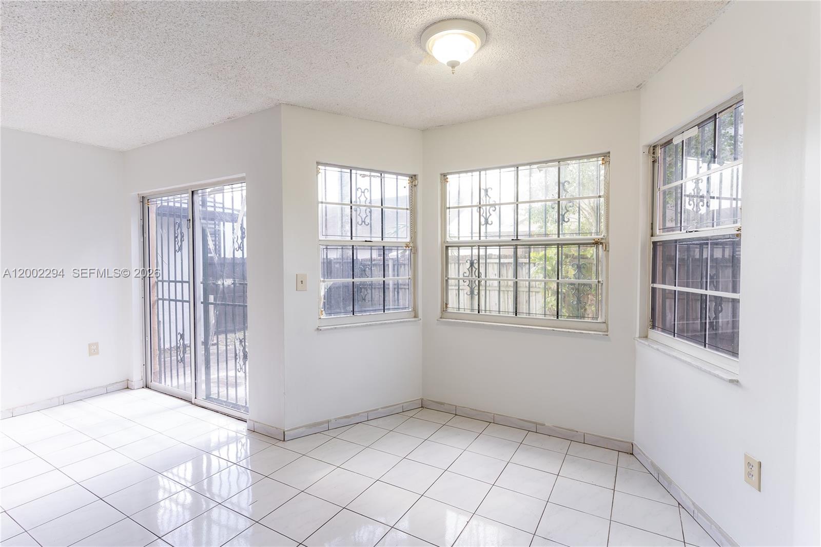COUNTRY LAKE PARK - Residential