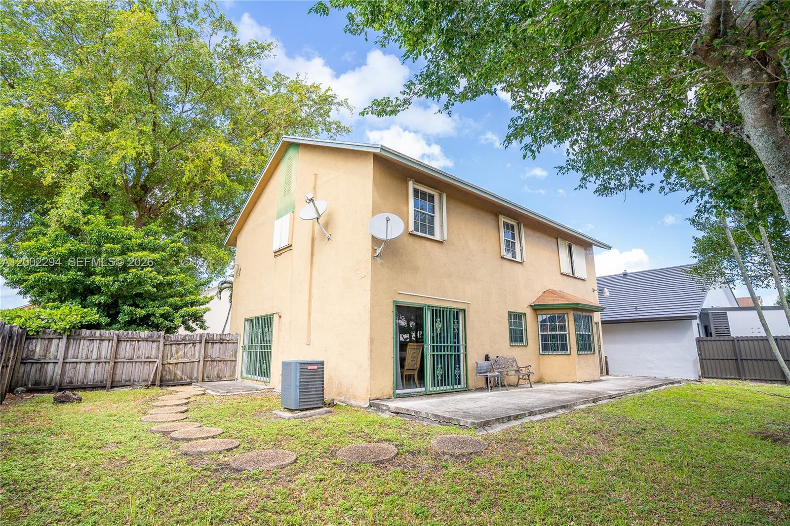COUNTRY LAKE PARK - Residential