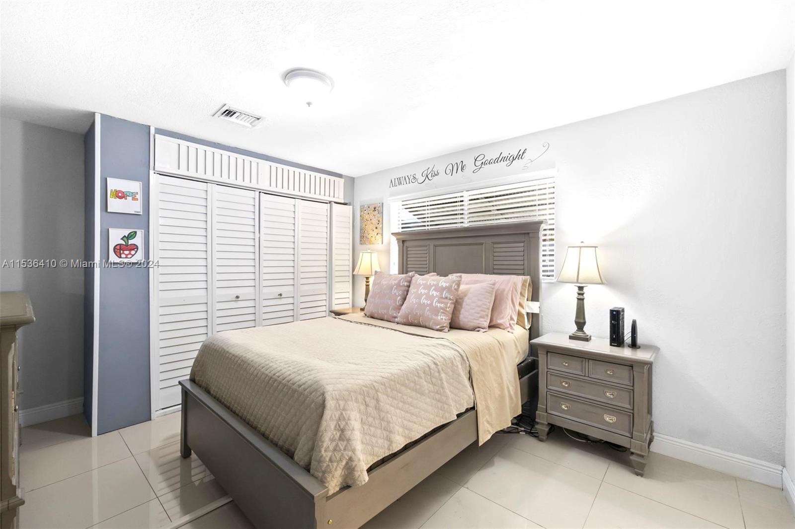 HOLLYWOOD HEIGHTS ADD SEC - Residential