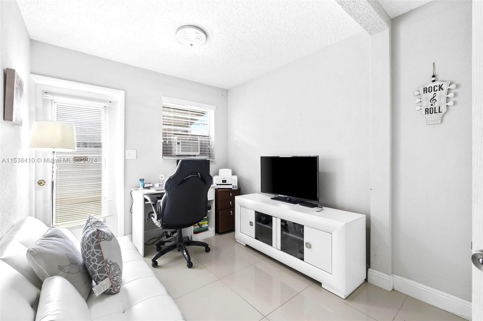 HOLLYWOOD HEIGHTS ADD SEC - Residential