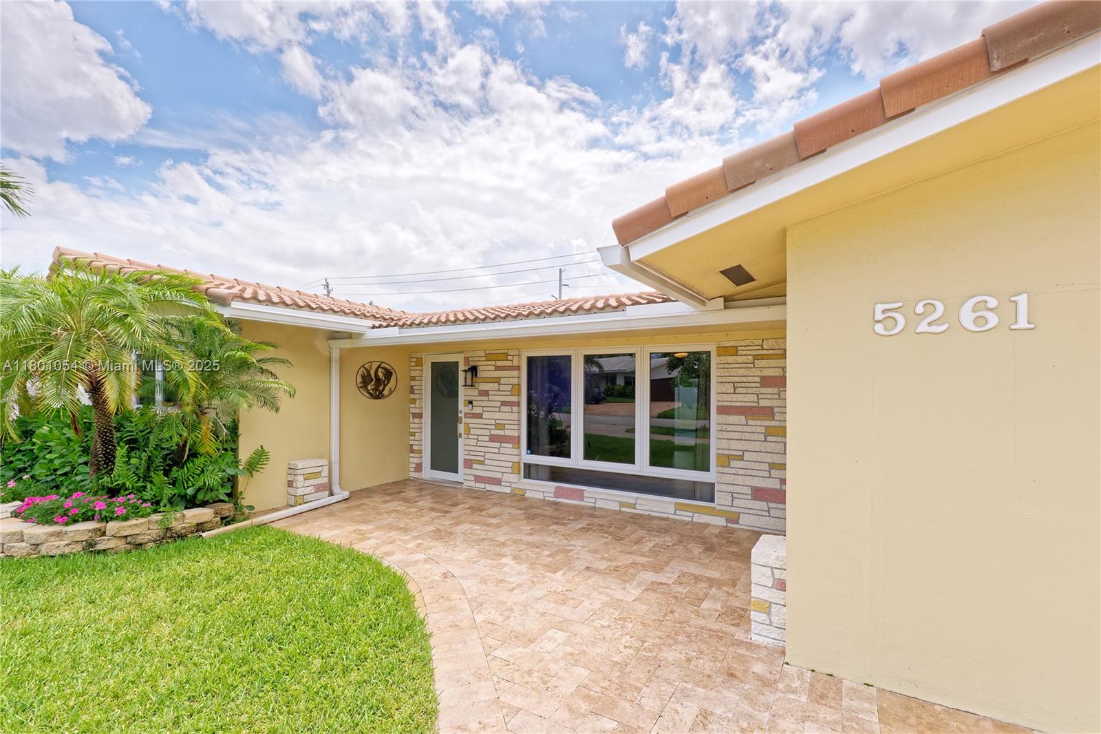 5261 NE 18th Ter