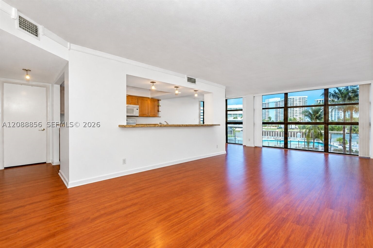 200 Leslie Dr 204