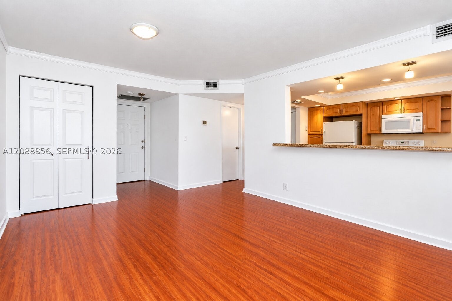 200 Leslie Dr 204