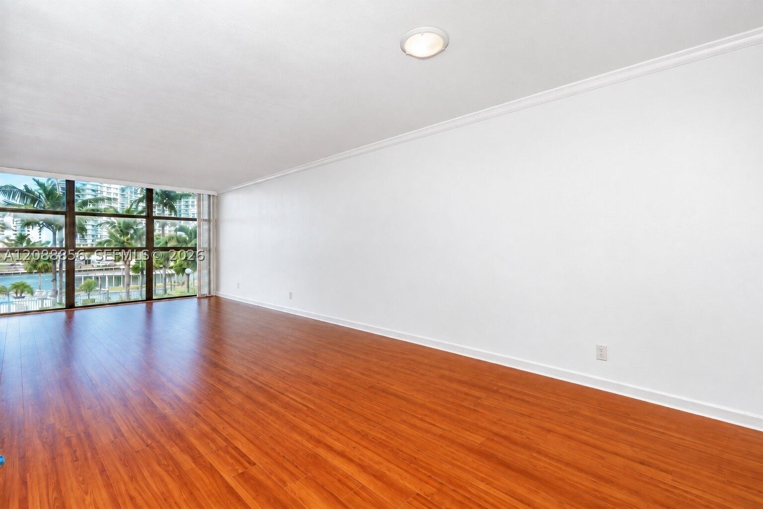 200 Leslie Dr 204
