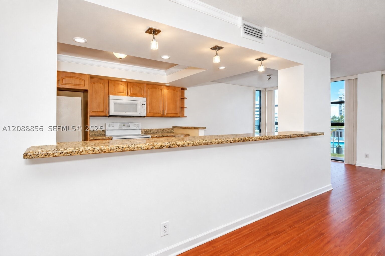 200 Leslie Dr 204