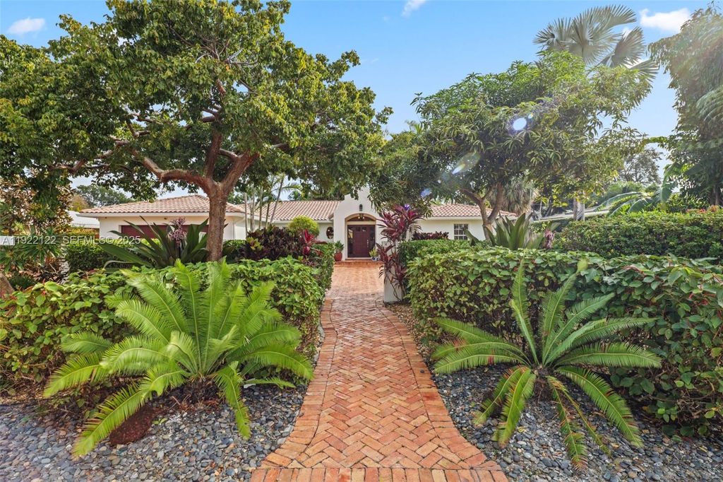 Photo of 608 Middle River Dr, Fort Lauderdale, FL 33304 (MLS # A11922122)