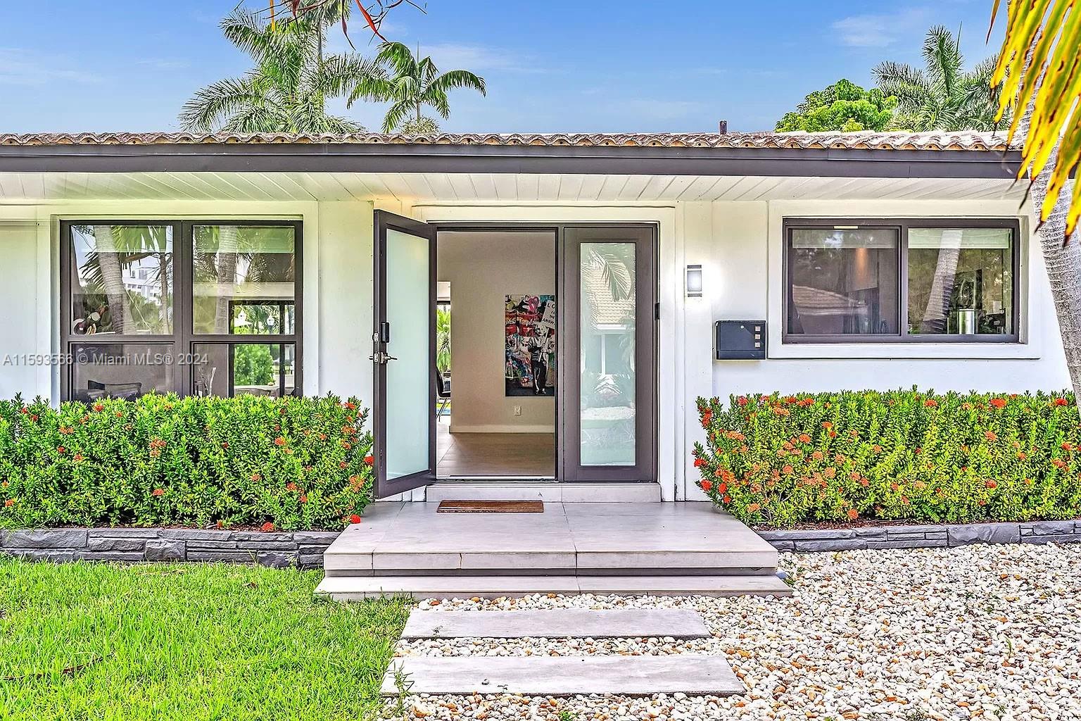 536 Hibiscus Dr