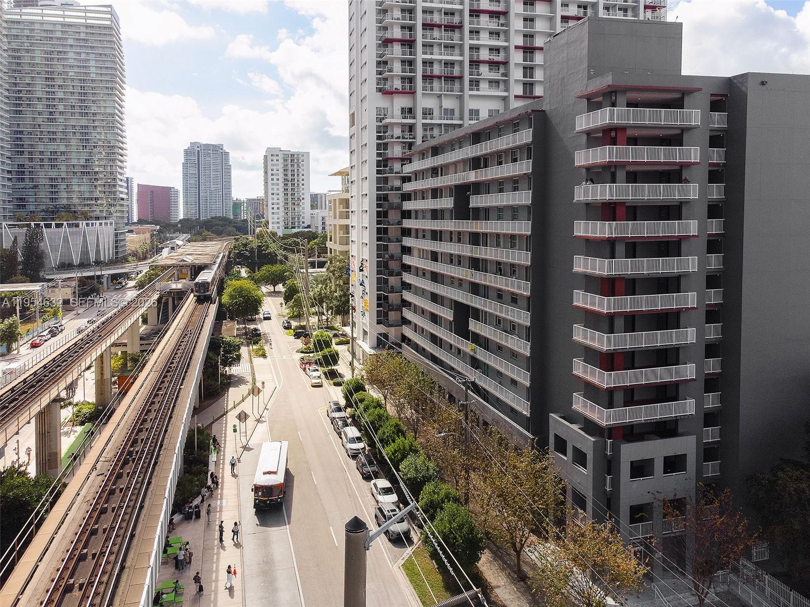 CASA GRANDE I TOWERS COND - Residential