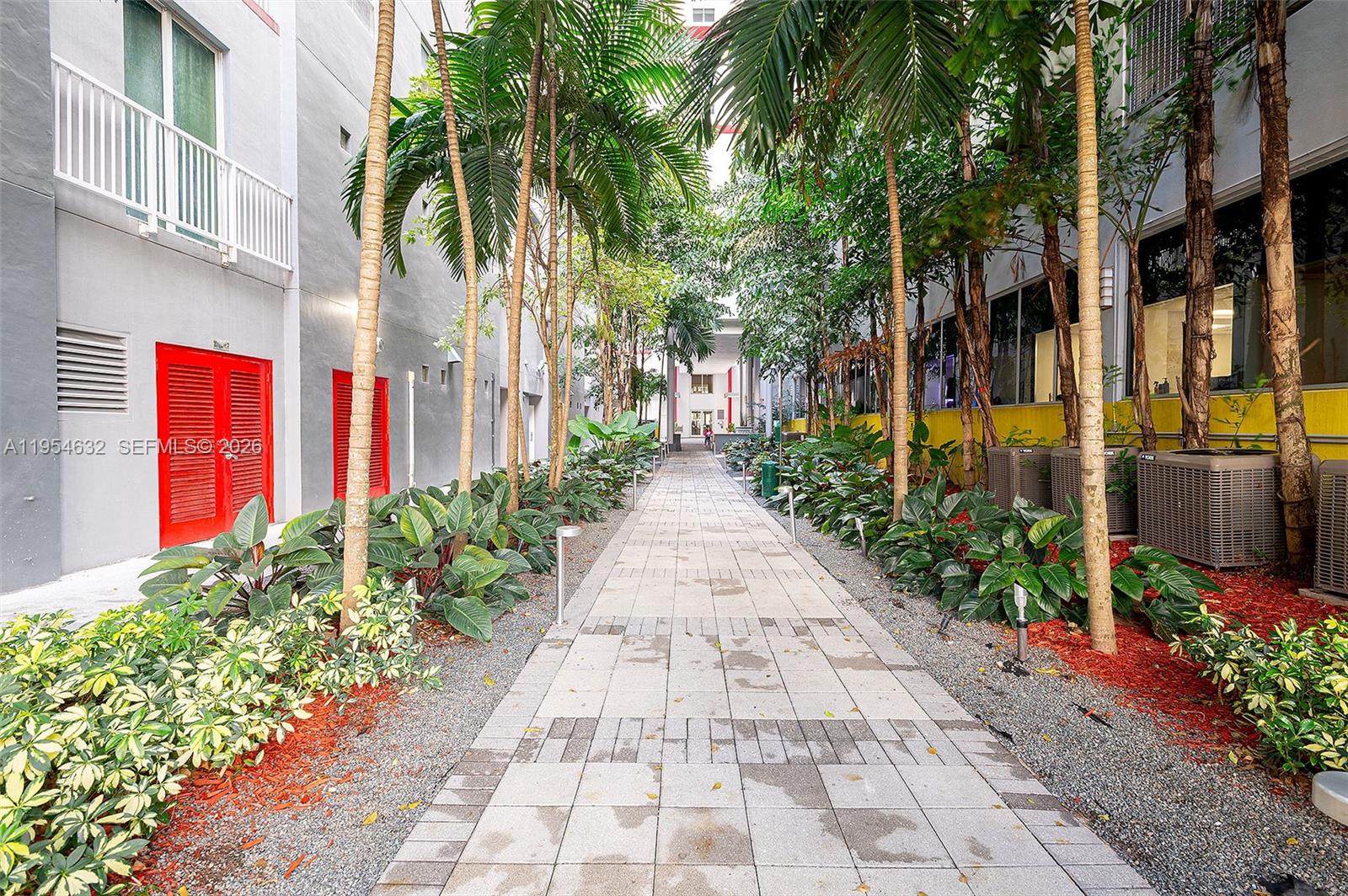 CASA GRANDE I TOWERS COND - Residential