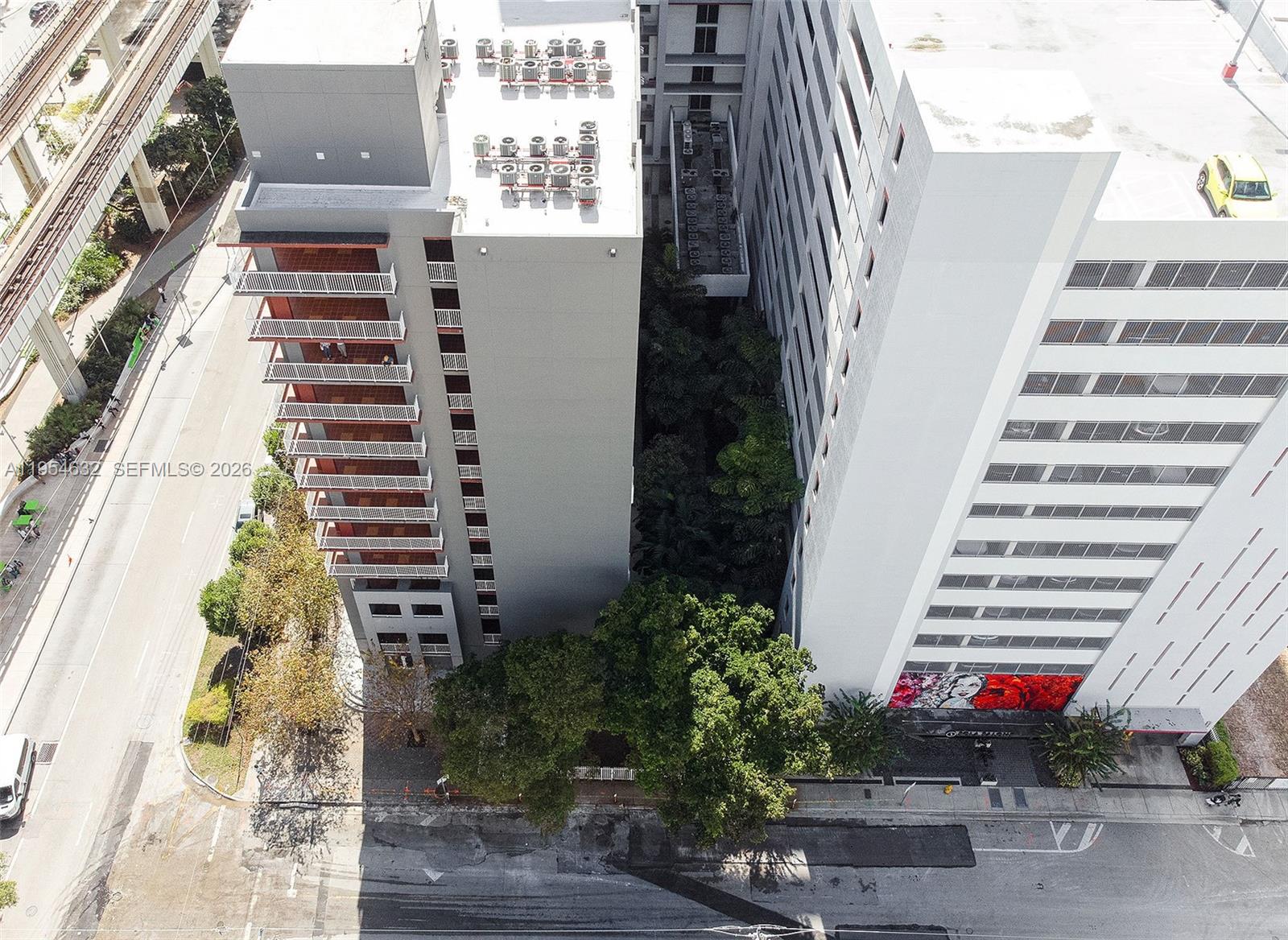 CASA GRANDE I TOWERS COND - Residential