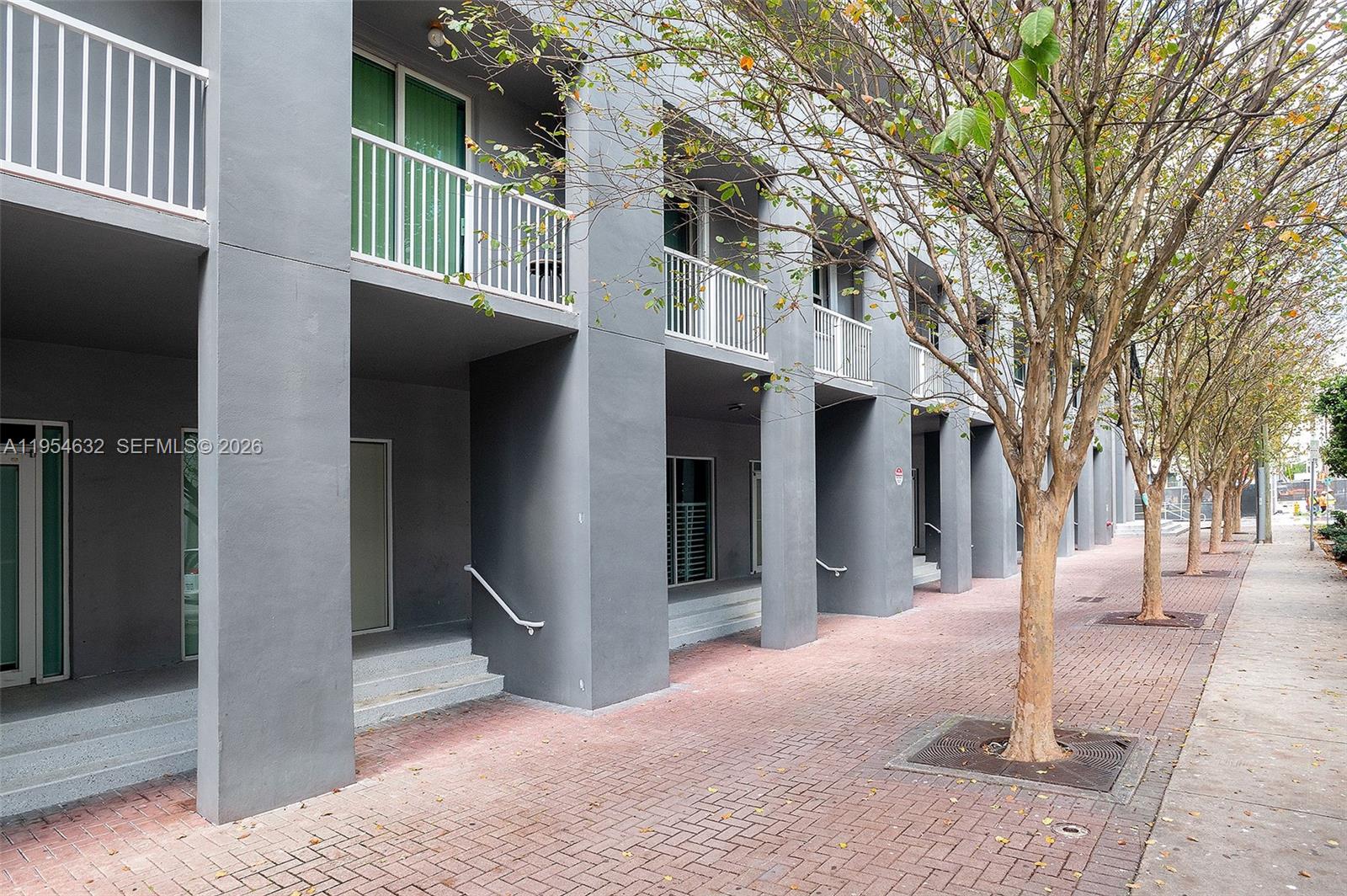 CASA GRANDE I TOWERS COND - Residential