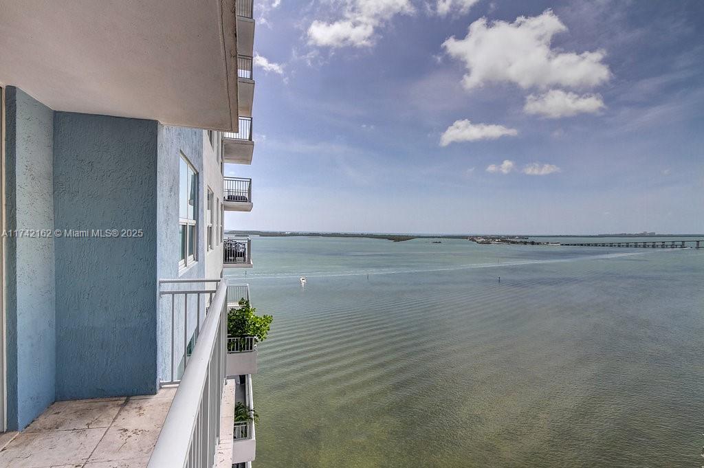 Only available to lease through 10/31/25. The Yacht Club Brickell is a luxury rental community on the water edge of Downtown Miami's cosmopolitan Brickell neighborhood. Community features impressive amenities including tennis court, racquetball court, bay-front pool, kids playground, BBQ area, fitness center, clubhouse and more. Move in cost are 1st month + $ 1500 deposit. Parking cost 1st vehc.$90p/m. 2nd vehc.$130p/m. 3rd vehc.$200p/m. Pet Fee: $500+$90/m. FAST APPROVAL! (NOTE: Rental rates are subject to change depending on move-in date and lease term. Advertised rate is best rate and maybe on leases longer than 12 months. Proof of income greater than 3x 1 month's rent is required and minimum credit score of 620 or higher in order to be approved).
