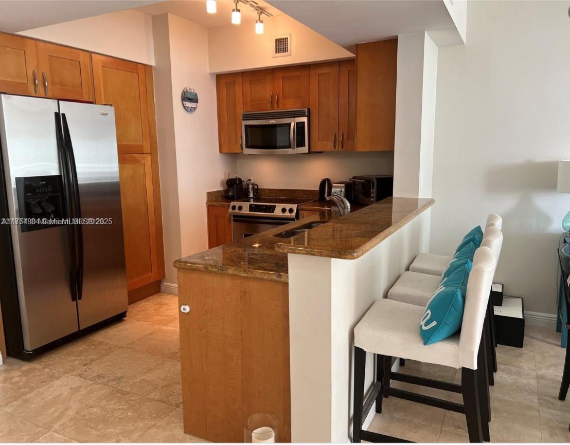 DUO CONDOMINIUM WEST - Residential