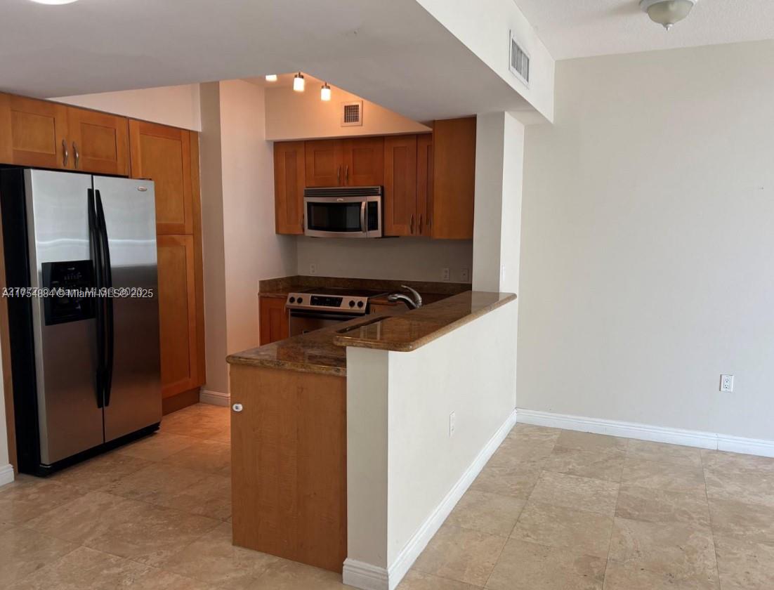 DUO CONDOMINIUM WEST - Residential
