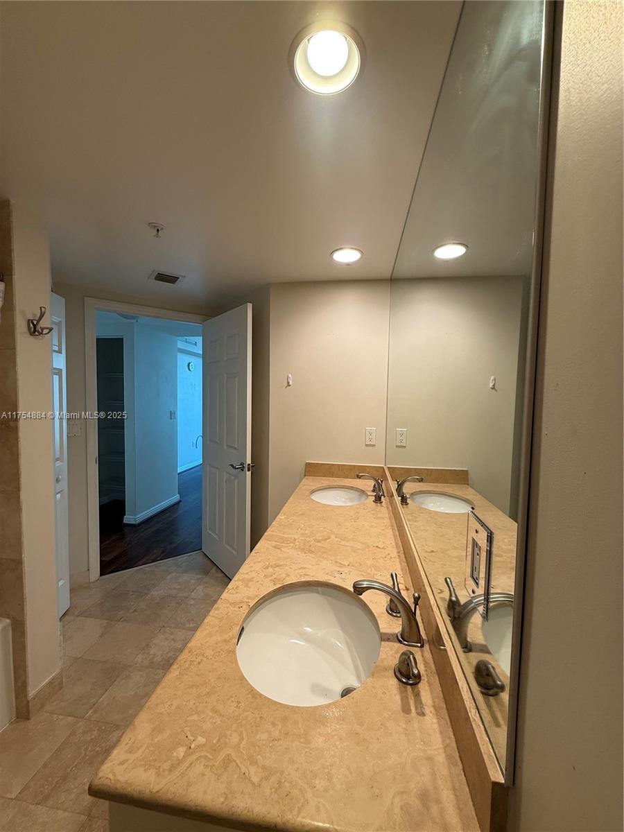 DUO CONDOMINIUM WEST - Residential