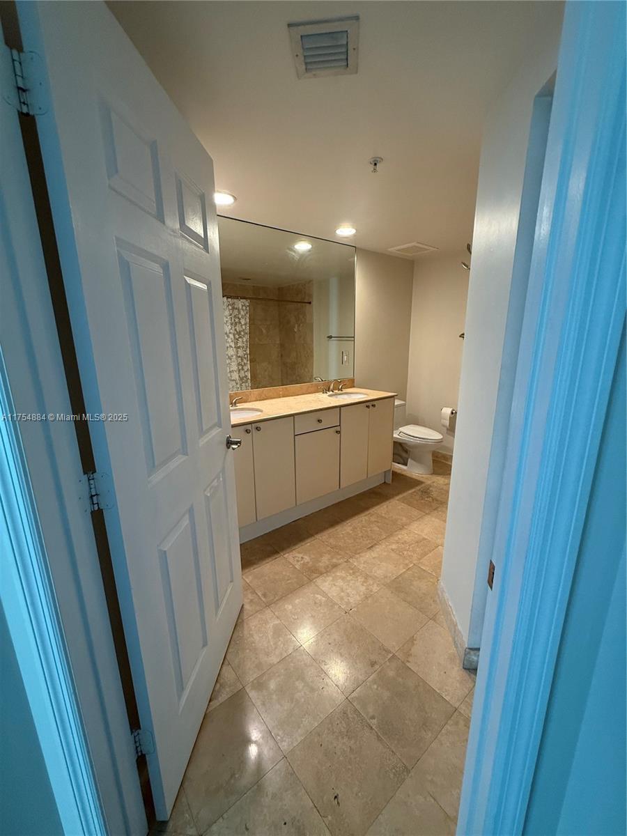 DUO CONDOMINIUM WEST - Residential