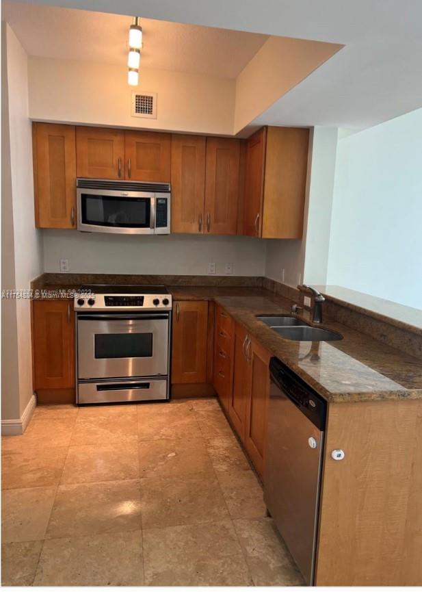 DUO CONDOMINIUM WEST - Residential