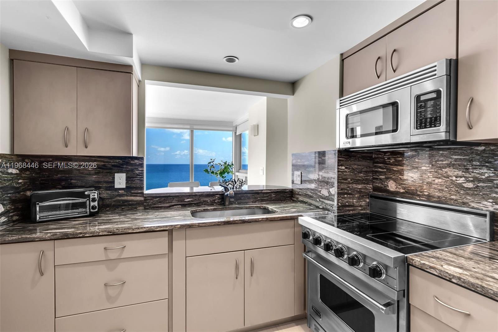 MIRASOL OCEAN TOWERS COND - Residential