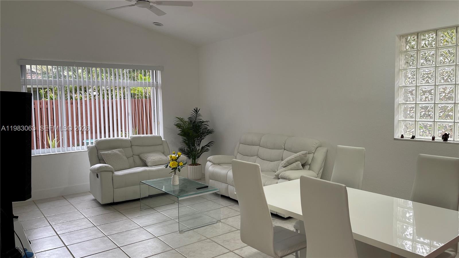 PEMBROKE LAKES SOUTH - Residential