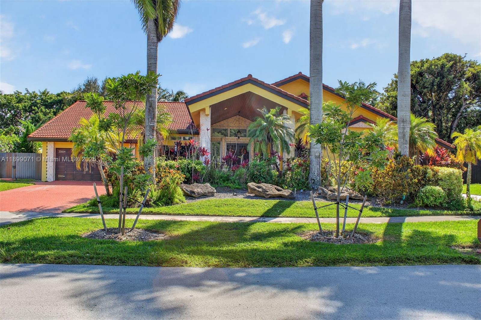 7720 SW 176th St, Palmetto Bay, FL, 33157/$1,750,000 4 7720 SW 176th St