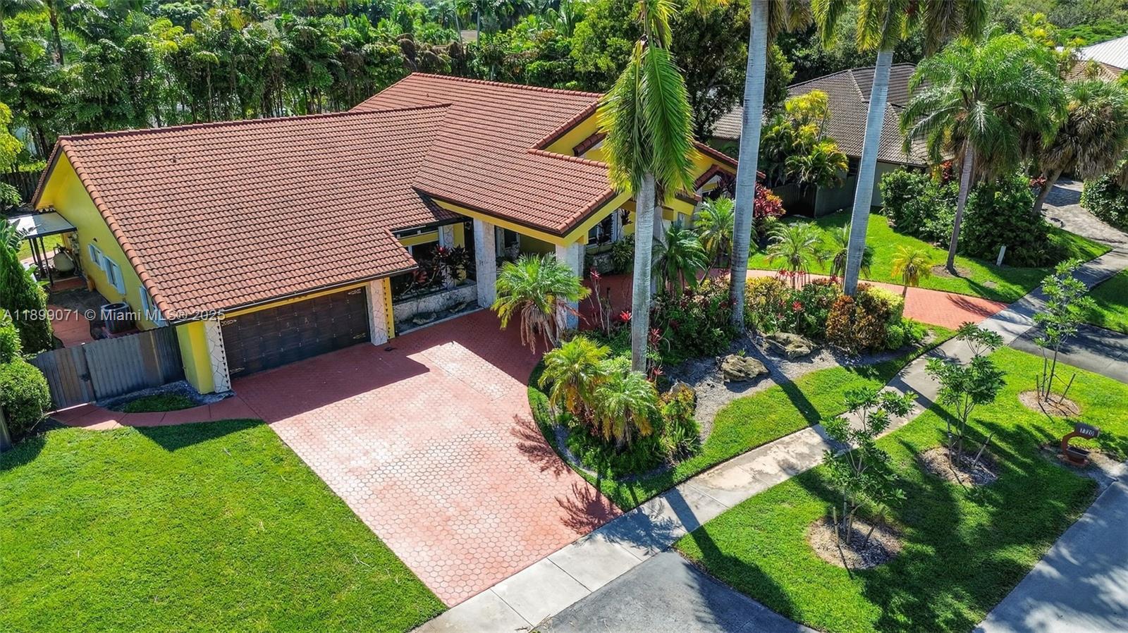 7720 SW 176th St, Palmetto Bay, FL, 33157/$1,750,000 3 7720 SW 176th St