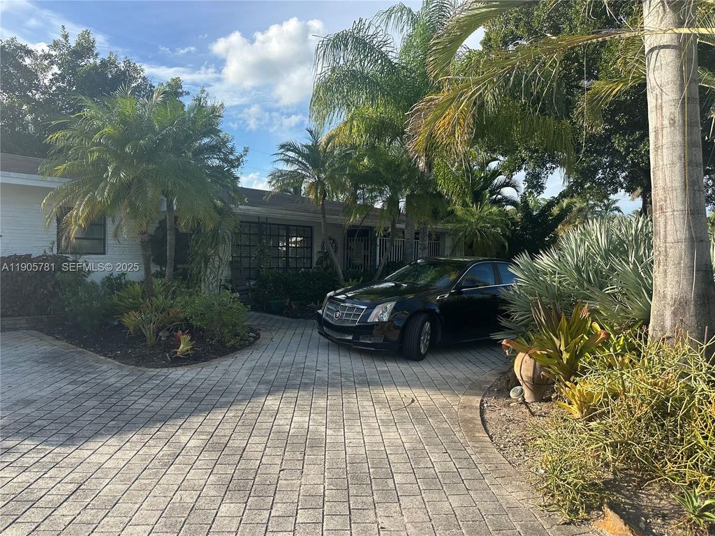 Photo of 2805 NE 16th Ave, Wilton Manors, FL 33334 (MLS # A11905781)