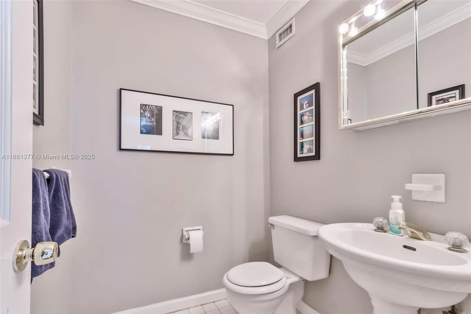 Pinecrest, Florida 33156, United States, 4 Bedrooms Bedrooms, ,3 BathroomsBathrooms,Residential,Active,37230