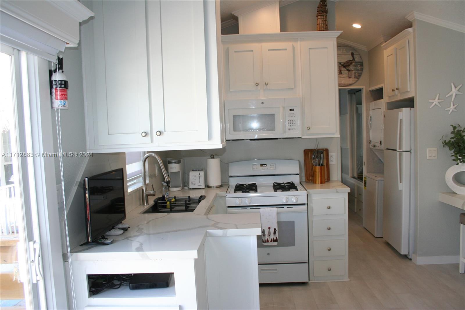 MANATEE COVE - Residential