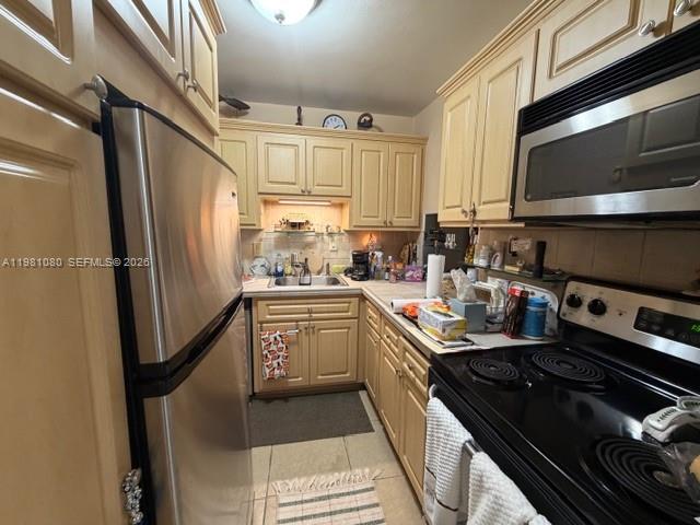 SILVER PALMS AT DADELAND - Residential