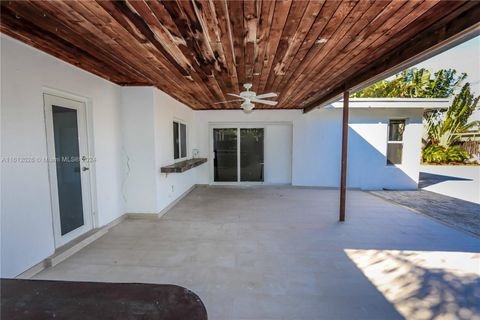 Single Family Residence in Hollywood FL 4217 Jefferson St St 37.jpg