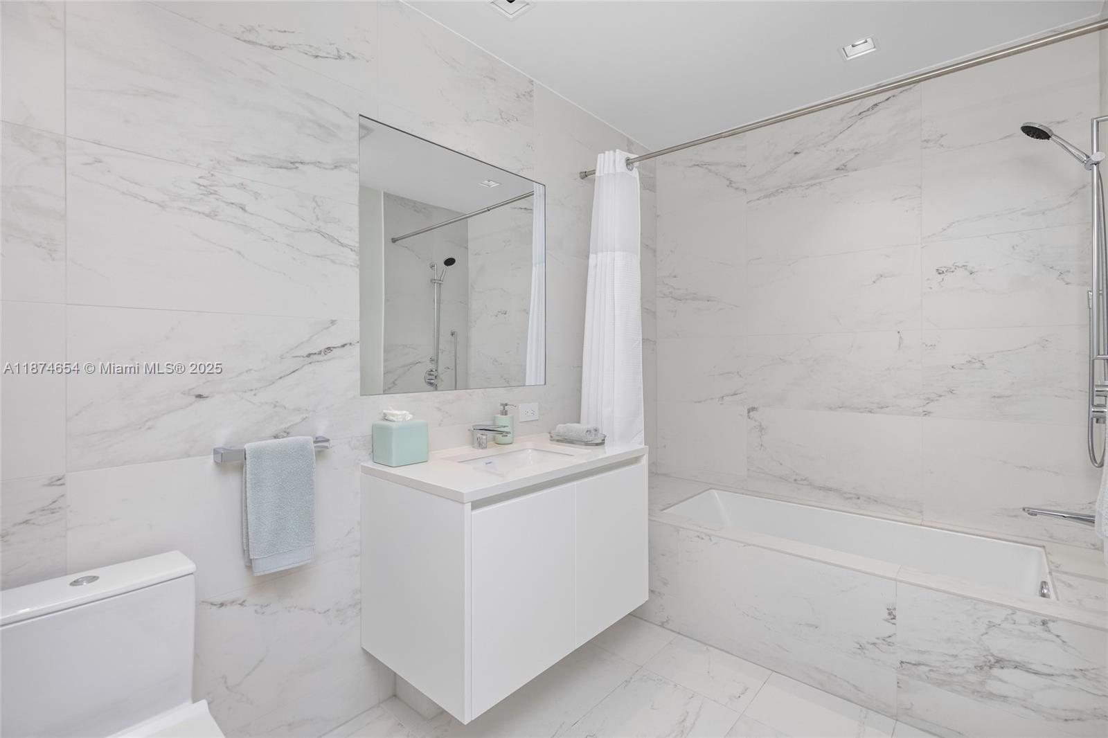 ONE THOUSAND MUSEUM CONDO - Residential