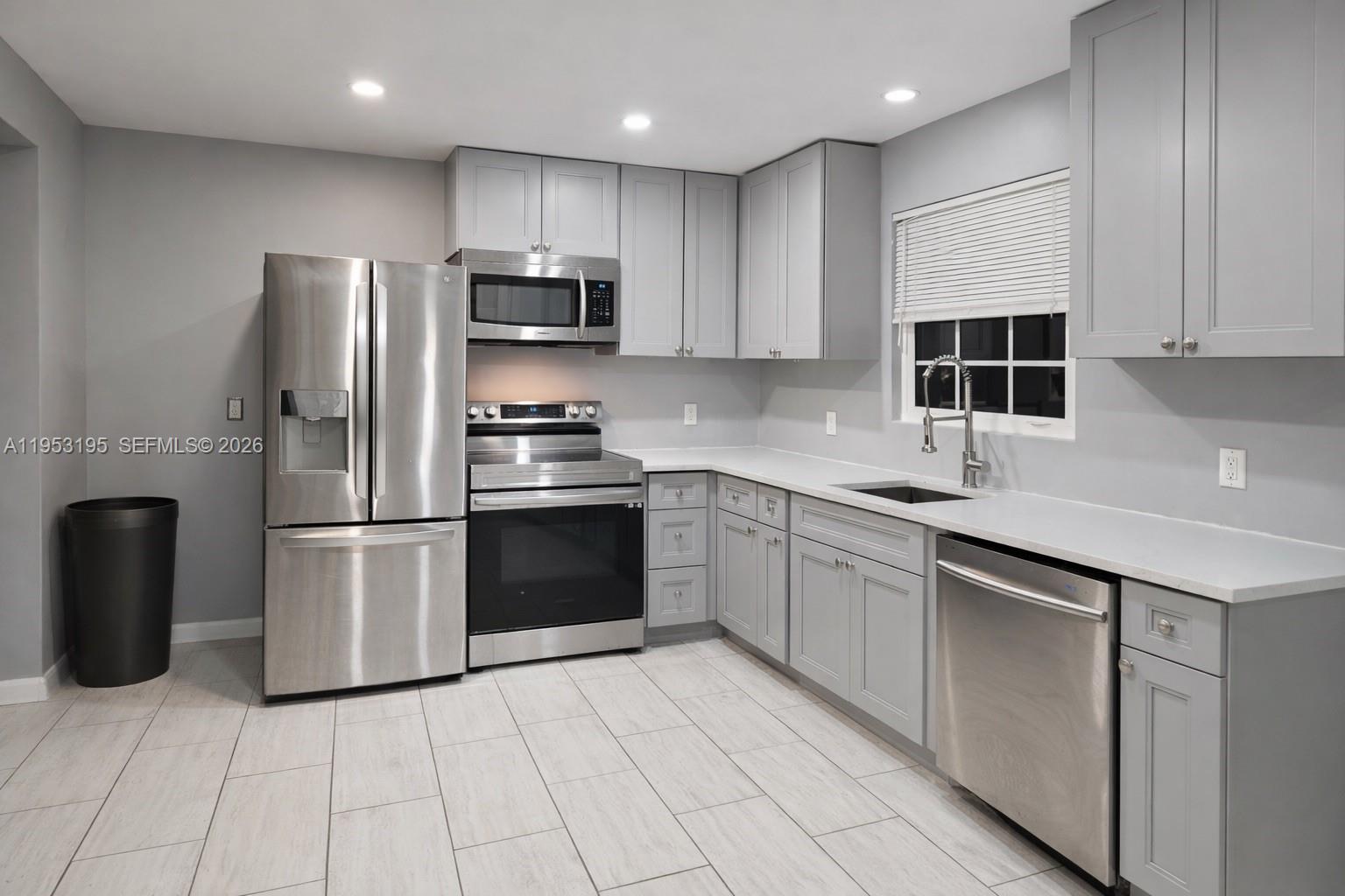 LAUDERDALE - Residential