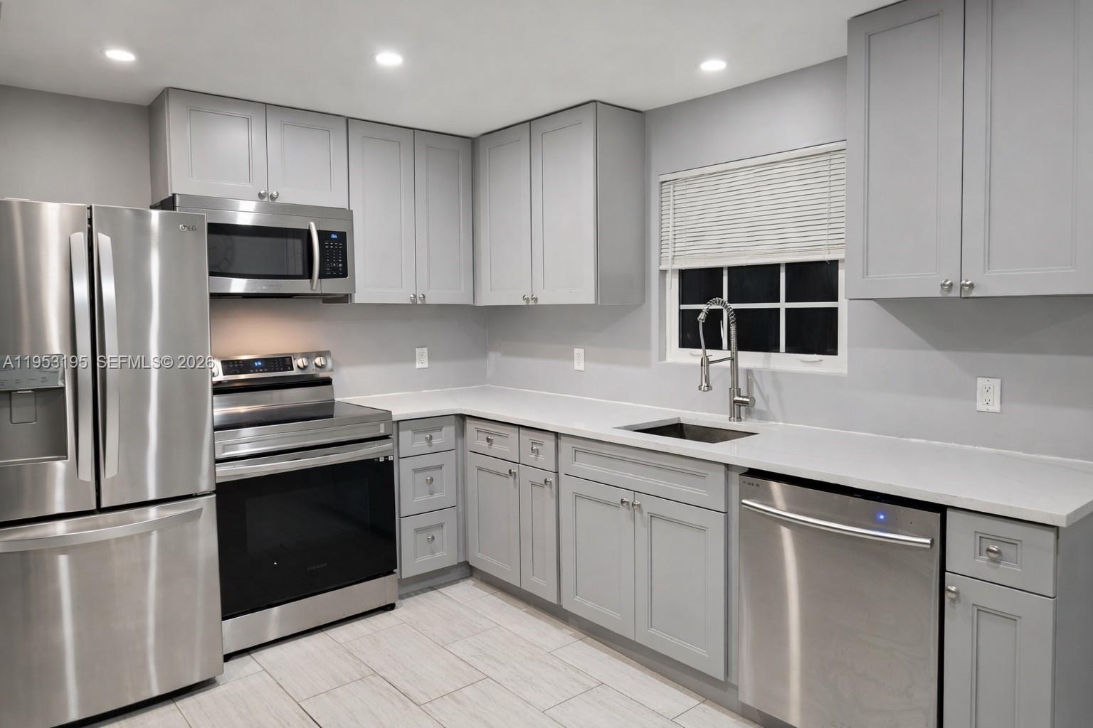 LAUDERDALE - Residential